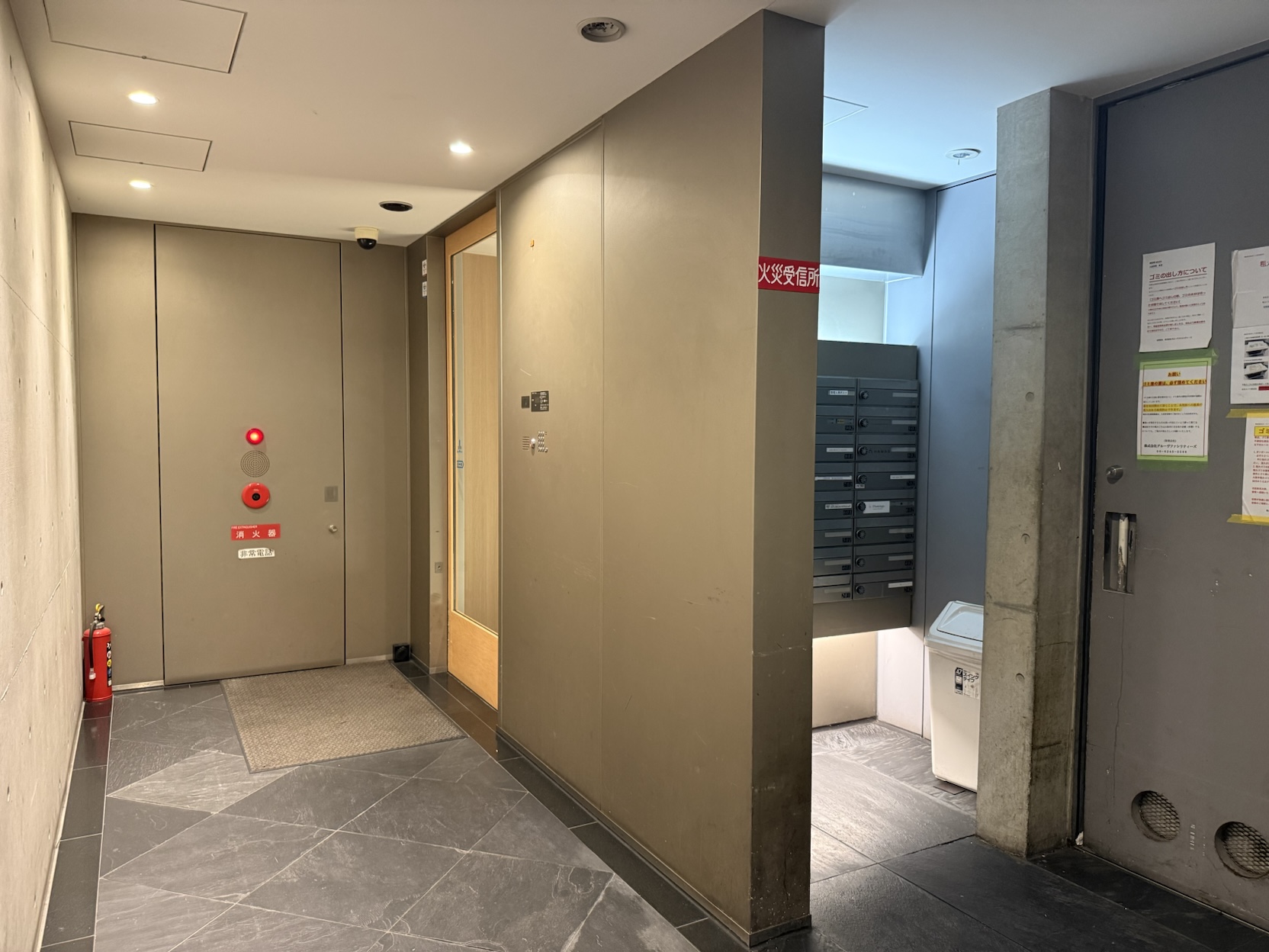 店舗入り口